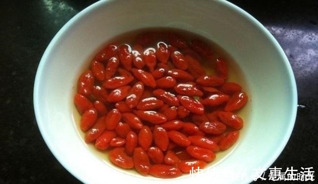 发红|肝受损，人体会有“3红1热”，若有，要学会养肝了