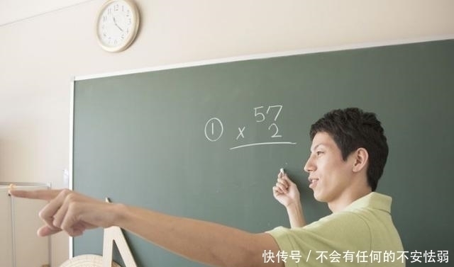 启蒙教育|上课时，中学老师VS大学老师，差距不是一丁半点，中学生好羡慕