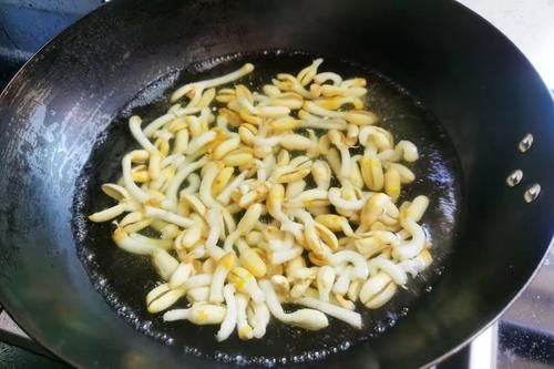 手软|秋季这食材不好买，焯水后加料一炒，鲜香脆爽又下饭，遇到别手软