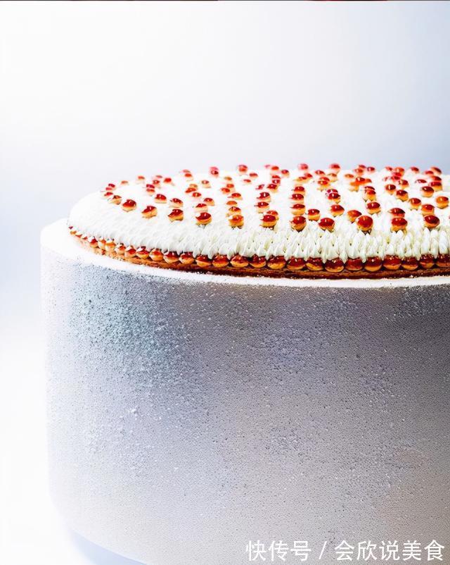 法国有个烘焙师,他做的甜品,简直是强迫症的福音