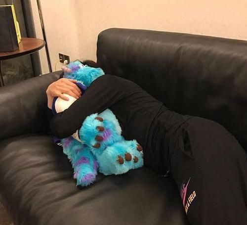 豪宅|林更新曬出自己的豪宅,頭一次見(jiàn)全紅木的廚房,做飯會(huì)特別香嗎?