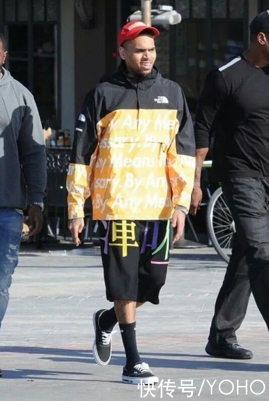 logo|土豪风,路人甲,暴发户?曾经的时尚黑洞Drake凭什么借着新联名咸鱼翻身?