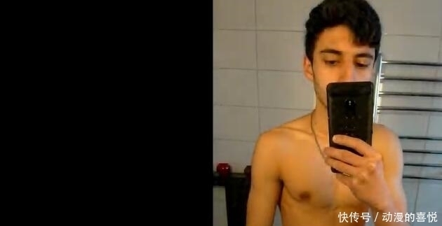 跑步|瘦小伙坚持1个月的俯卧撑、深蹲、仰卧起坐，每天10公里跑步