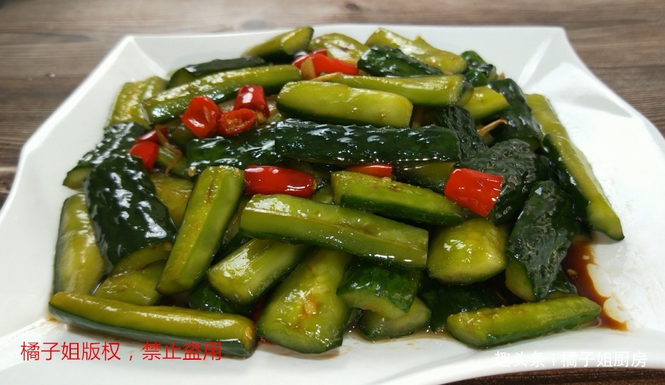 黄瓜不要凉拌了,教你一个最好吃的做法,一次秘制5斤,上桌扫光