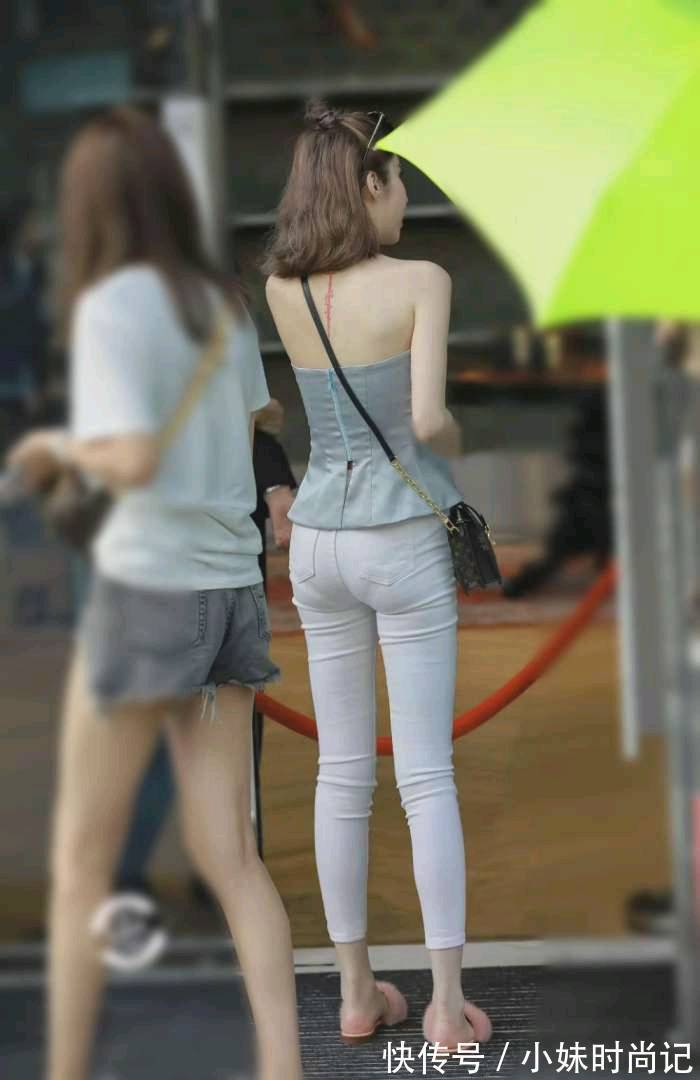 街拍 街拍路人,简朴大气不分年龄的穿搭参考,让你更具亲和力