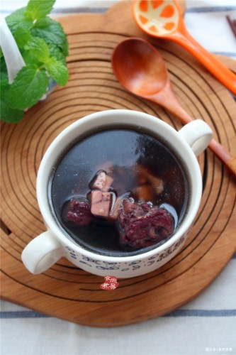 利湿安神|秋季气候干燥,不妨多煲此款汤水给家人喝,利湿安神助睡眠