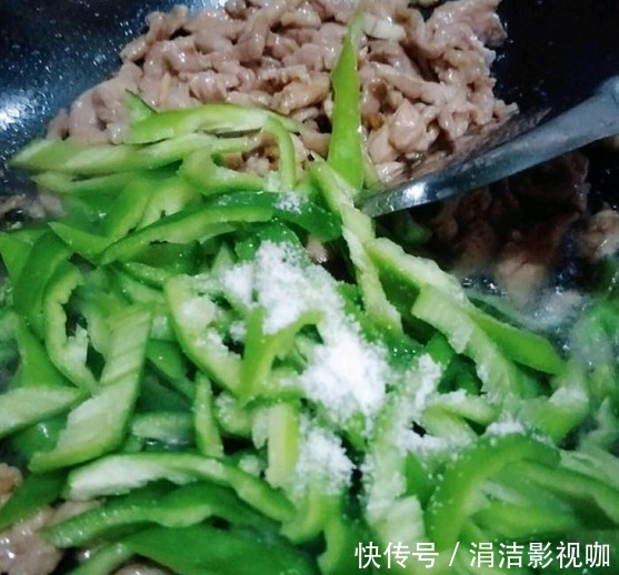 不管炒什么肉,直接用淀粉腌就错了,教你一招,肉质滑嫩不粘锅!