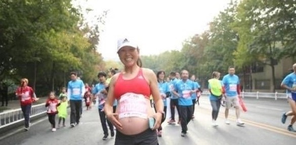 妈妈|怀孕7个月的妈妈,每天坚持跑步,孩子出生时发生了以下事情