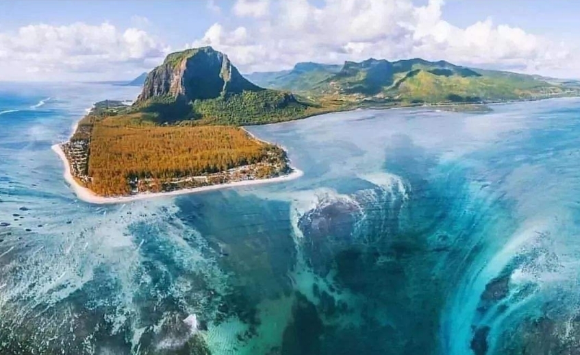 海水|世界最神秘的瀑布，竟没有一人进入瀑布内部，1秒可流干60条黄河