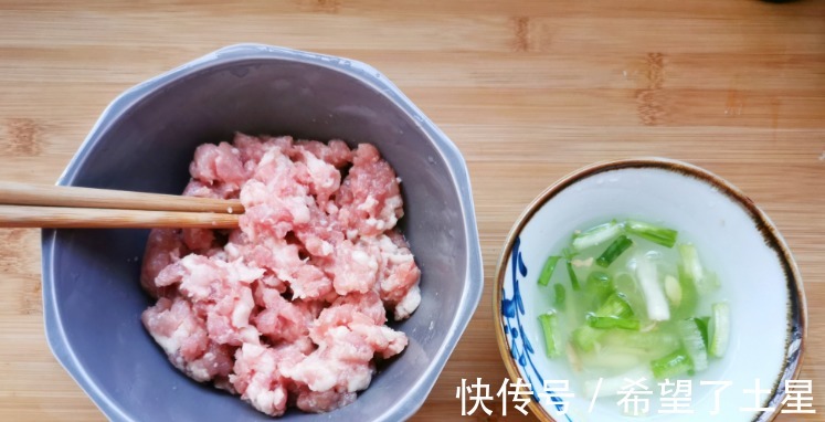 加盐|调饺子馅时,顺序不对馅料难吃!教您正确做法,饺子鲜香味美!