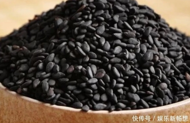 尿酸高的人注意,每天尽量多吃这4种食物,或助你排出体内多余尿酸