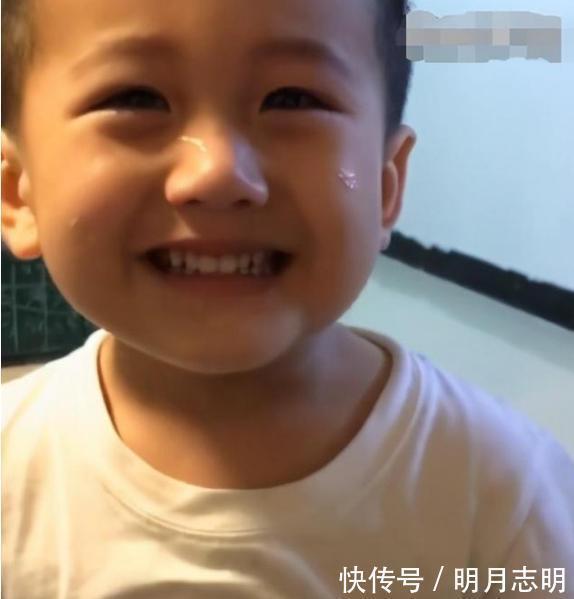 争宠战|姐弟俩打架,弟弟向妈妈告状,妈妈要惩罚姐姐,弟弟却哭着说不要