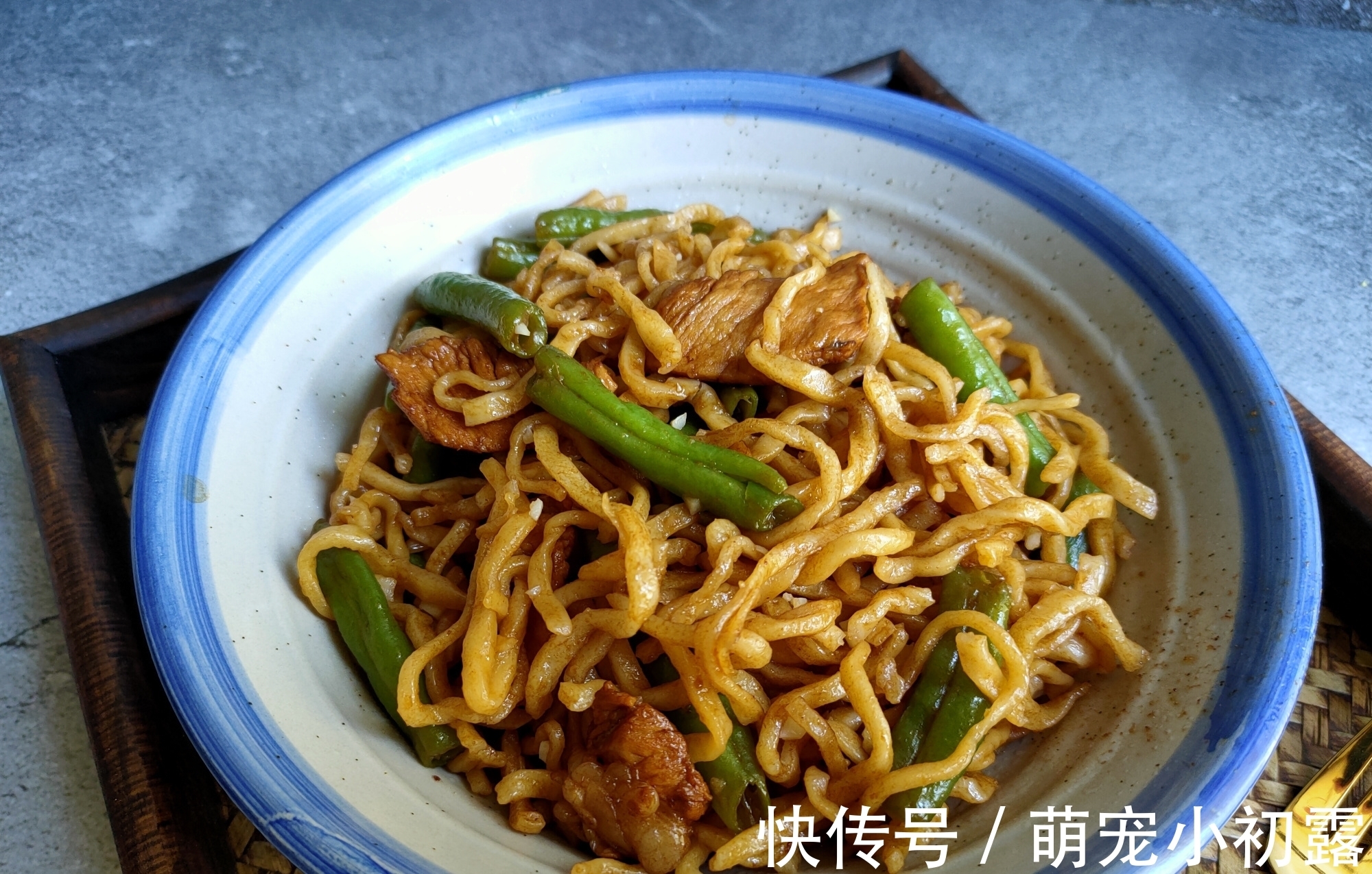 疫情宅家一星期,半袋面粉已见底,6天面食不重样,网友:真馋人