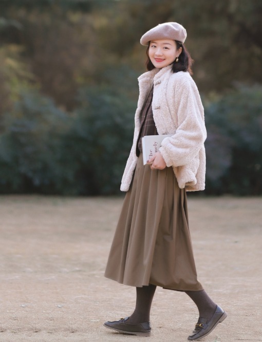 半身裙|今年流行可盐可甜的羊羔毛外套,学时髦精这样搭,美得惊艳!