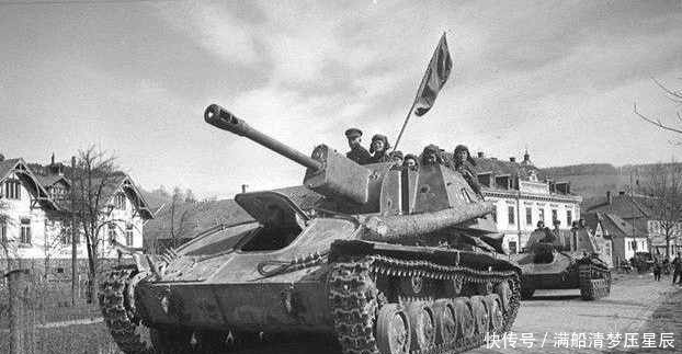 倾泻|柏林会战到底有多残酷?半小时倾泻2450车皮炮弹,坚固防线被撕开