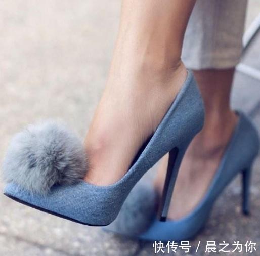 大长腿 细跟鞋简约不失美感,总会吸引到大众的眼球!