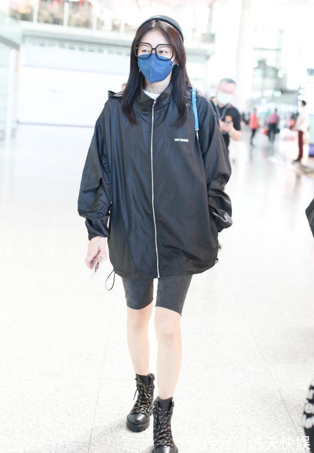 实用 长风衣已经过时了,今年流行简约防风衣,百搭有型还实用