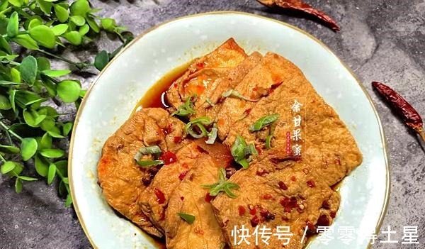 这道菜可香了,食材放锅里一煮一泡,大块吃着过瘾,鲜美爆汁!