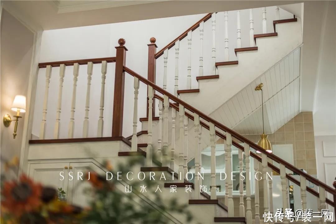 pu|300平法式独栋别墅案例赏析 背景墙搭配pu线条更显精致