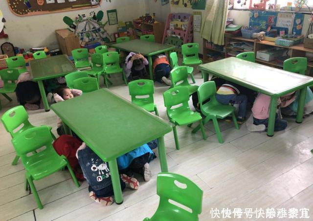 幼儿园午餐单里写着鸡蛋面，但孩子说没有鸡蛋，老师的解释引众怒