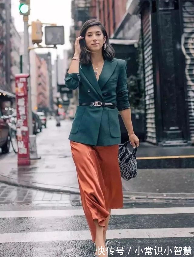 裙装 小个子中年女性如何穿搭学会“三要三不要”,高挑有魅力!