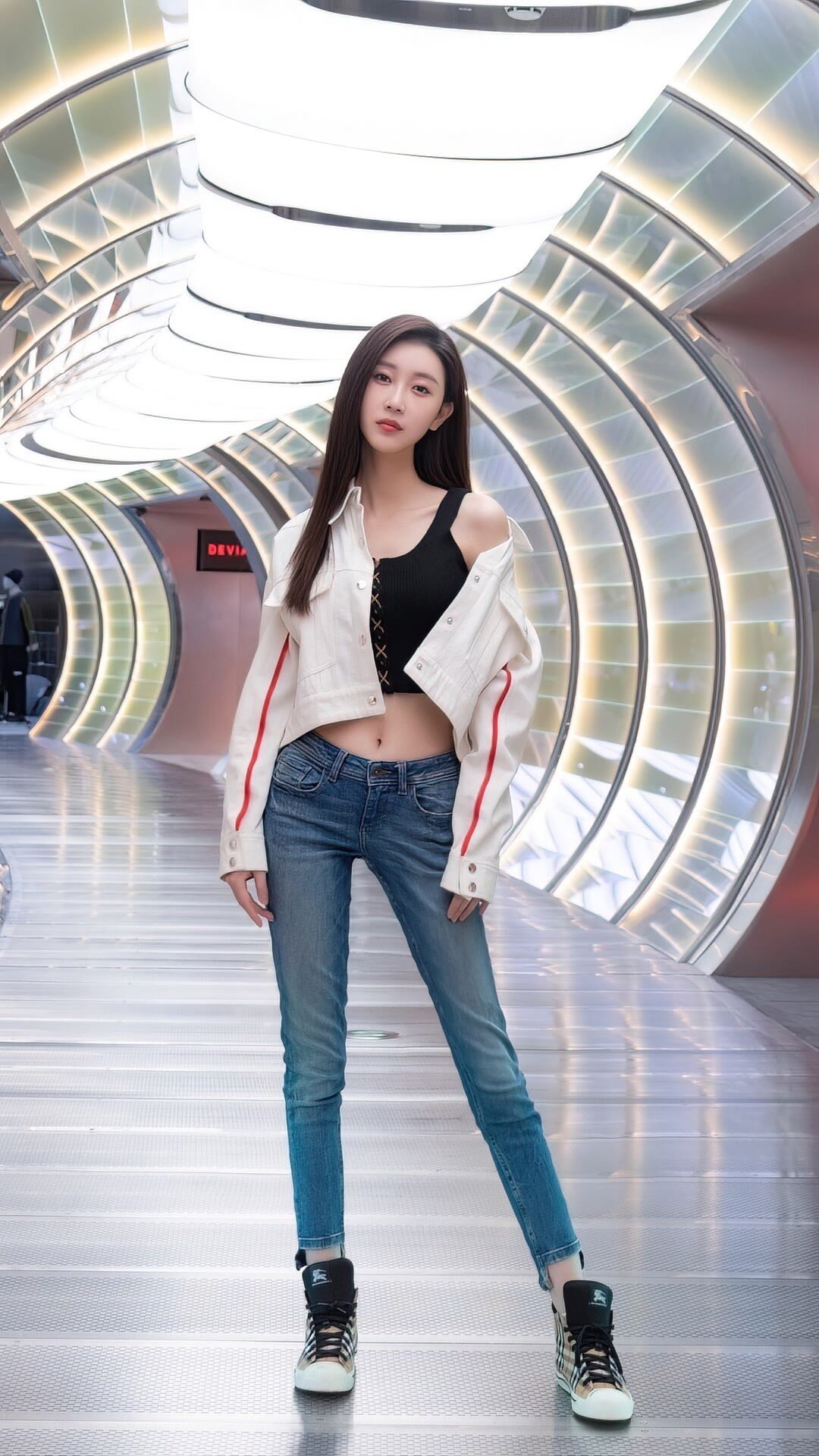 牛仔 性感牛仔配上黑色小背心, 完美的身材堪称一绝