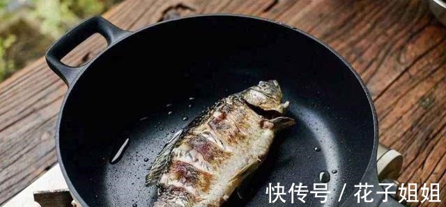 烤鱼|这样煎鱼省油又不粘还不溅油不破皮！在鱼身上涂一物，赶紧试试吧！