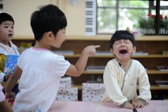 家长|上幼儿园容易被欺负的孩子，身上都存在这些共性，希望你家娃没有