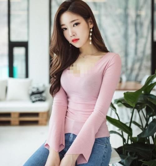身姿|美女模特:牛仔裤打底衫更显女性时尚感,曼妙的身姿
