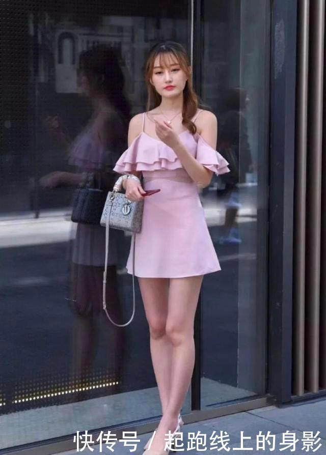 粉色|粉色减龄连衣裙搭配荷叶边,甜美可爱,青春靓丽