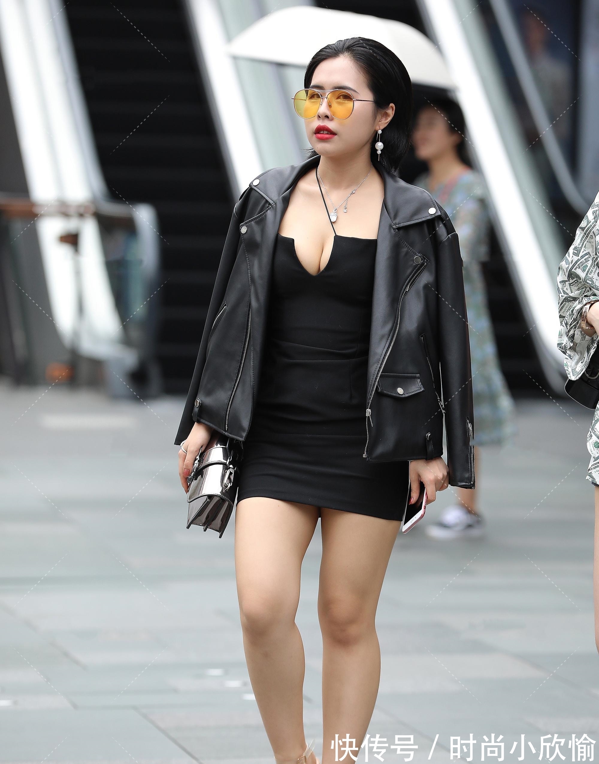 小姐姐 体重150,还硬要穿小号的“裹身裙”,上衣都快“崩开”了