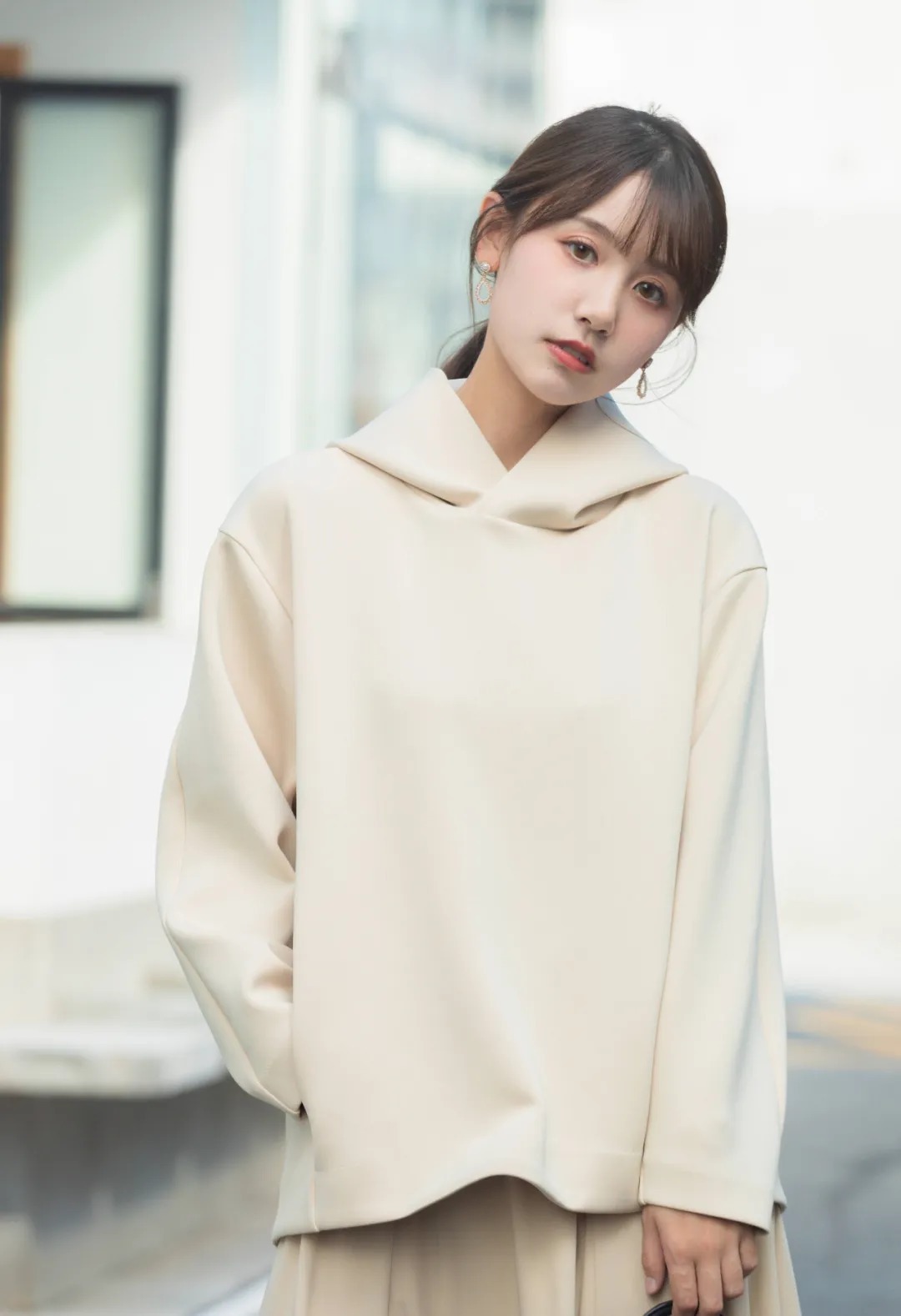 文艺|街拍时尚组图:浙工大学校花徐依莎,文艺与知性的美集于一身