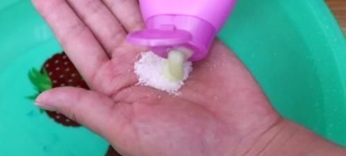 食盐|阿司匹林加洗发水真厉害，搞定男人女人的大烦恼，学了受用一生