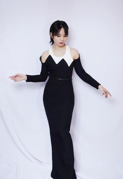 周笔畅拒绝抒情小作文,18宫格表情包告别姐姐2