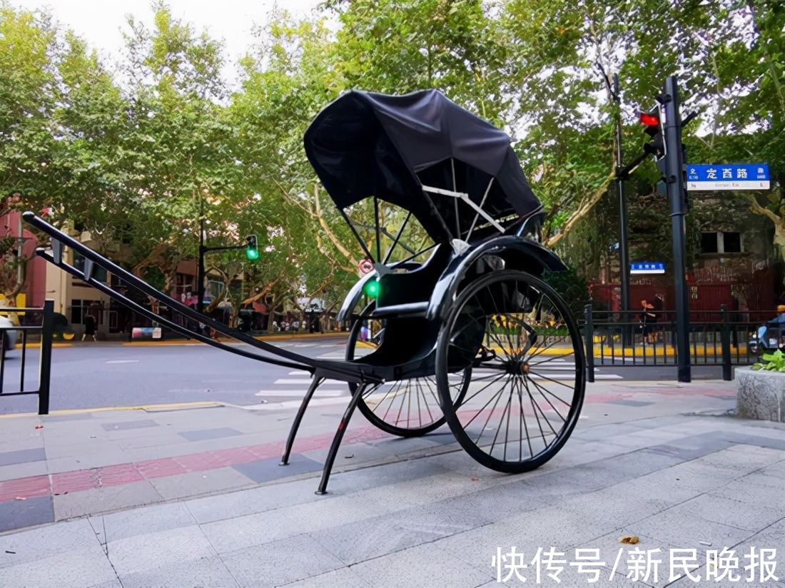 艺术家@新华路上多出来的黄包车和简易凉亭，是艺术也是故事