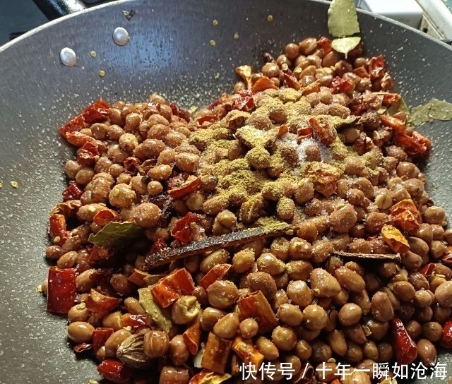 干煸麻辣花生,下酒必备,麻辣入味,做法简单
