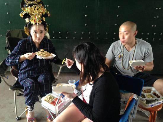 李雪健|明星在片场都没架子, 很接地气, 不摆谱, 大口吃盒饭
