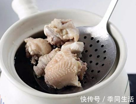 炖鸡汤，直接下锅炖是不对的，难怪口感差，大厨教你正确做法