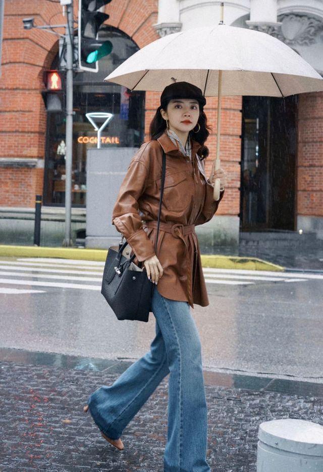 蓝色的喇叭|皮衣+喇叭裤=时髦显高, 这样穿太好看了