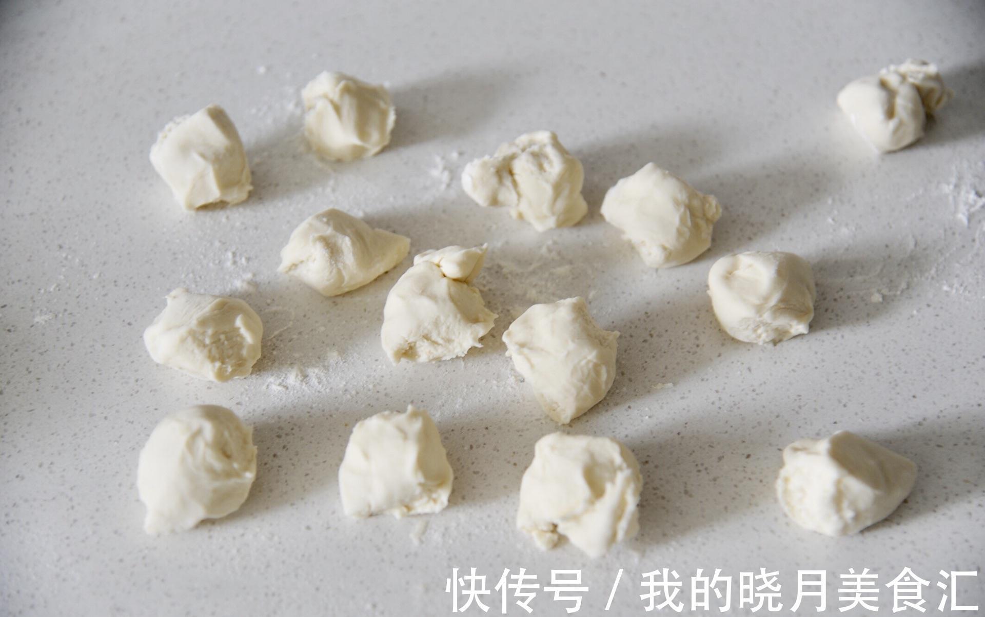 家常藕丁猪肉馅饼,外皮软嫩,馅料鲜香,吃上就忘不了的味道