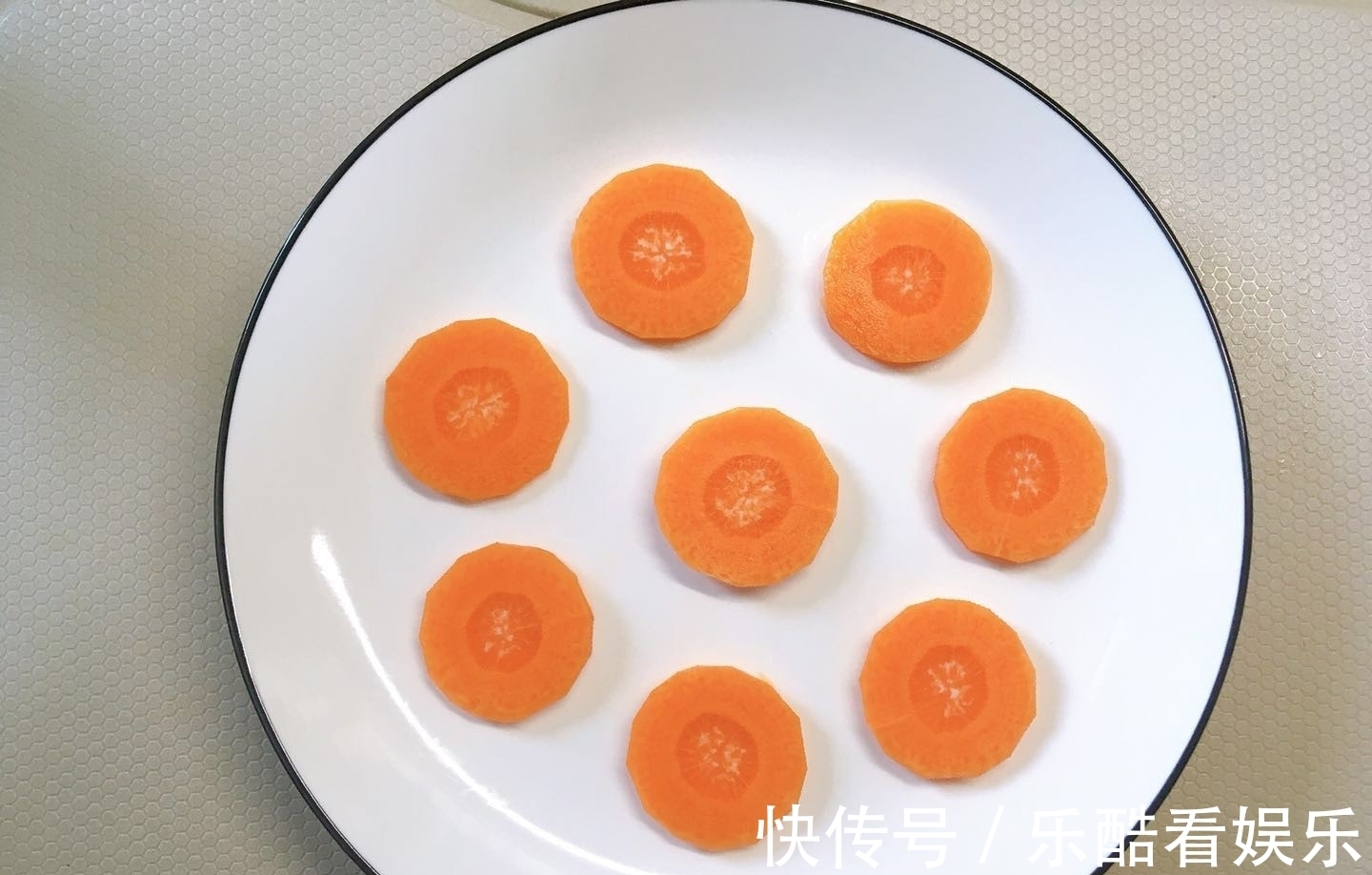 减肥|减肥餐不止水煮鸡胸肉，这样吃3个月腰围减3厘米衣服穿上S码