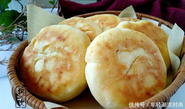  做烧饼别用水，这做法，皮酥里软，喷香，空口能吃撑，比面包都香