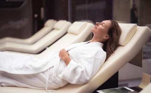 食物|睡前“3不碰”、睡觉“3不带”,具体指什么?照做的人更健康