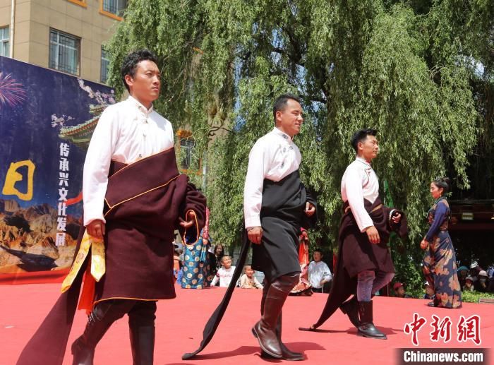 t台|文化和自然遗产日：青海“草根”超模T台走秀展示藏族服饰