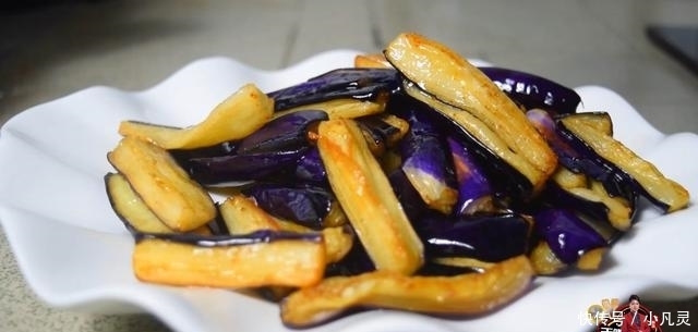 鱼香茄子的正宗做法,咸香可口好吃极了,看看你喜欢吃不?