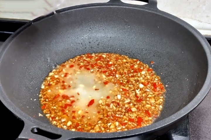 油菜不要老是拿来熬汤,教你做凉拌油菜,好吃下饭,不油腻