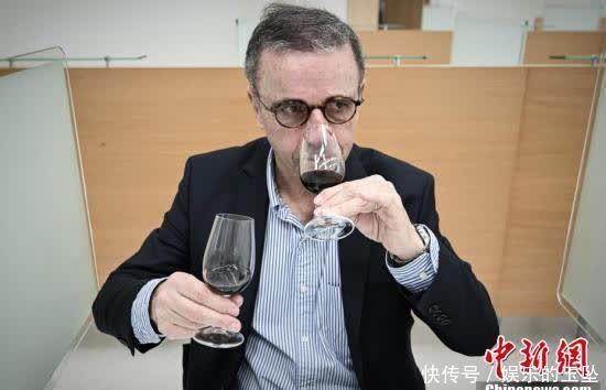 在太空“遨游”了一年 12瓶葡萄酒返回地球