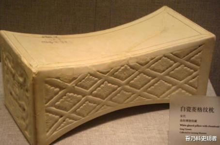 古人的枕头往往又硬又高又凉,为何睡得着专家古人有办法