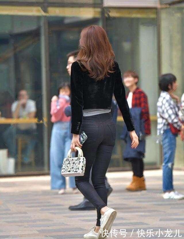 领口 打底裤可多种时髦风格轻松切换,风格干净时尚,秒变妙龄少女