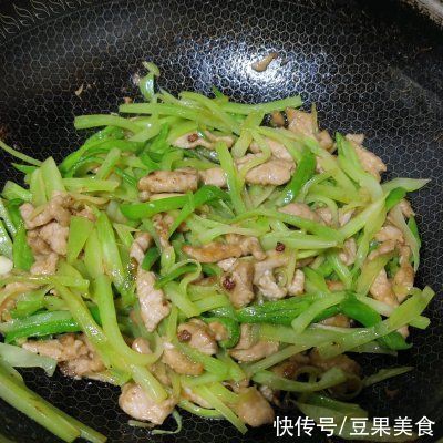 最详细的莴笋炒肉的做法，再学不会我也没办法了
